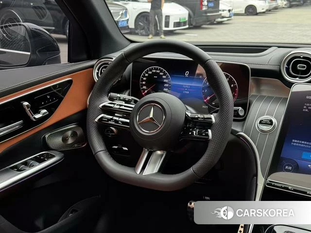 Mercedes-Benz GLC 2024 Черный из Китая, фото 4