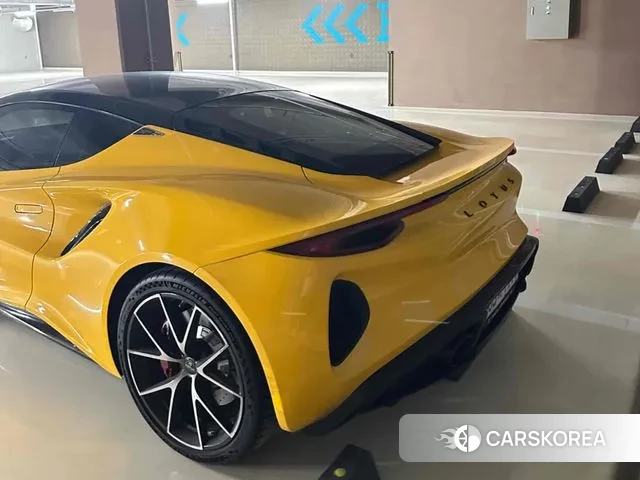 Lotus Emira 2025 Желтый из Кореи, фото 3