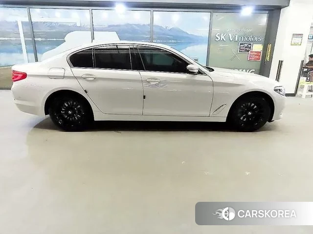 BMW 5 Series (G30) id 3402671 из Кореи 13