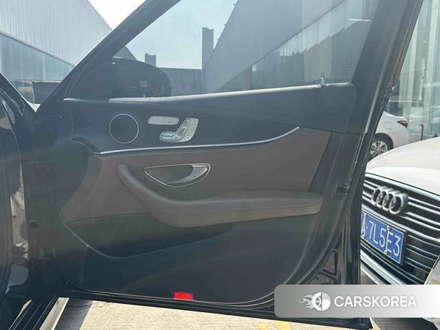 Mercedes-Benz E-class PHEV 2021 Черный из Китая, фото 3