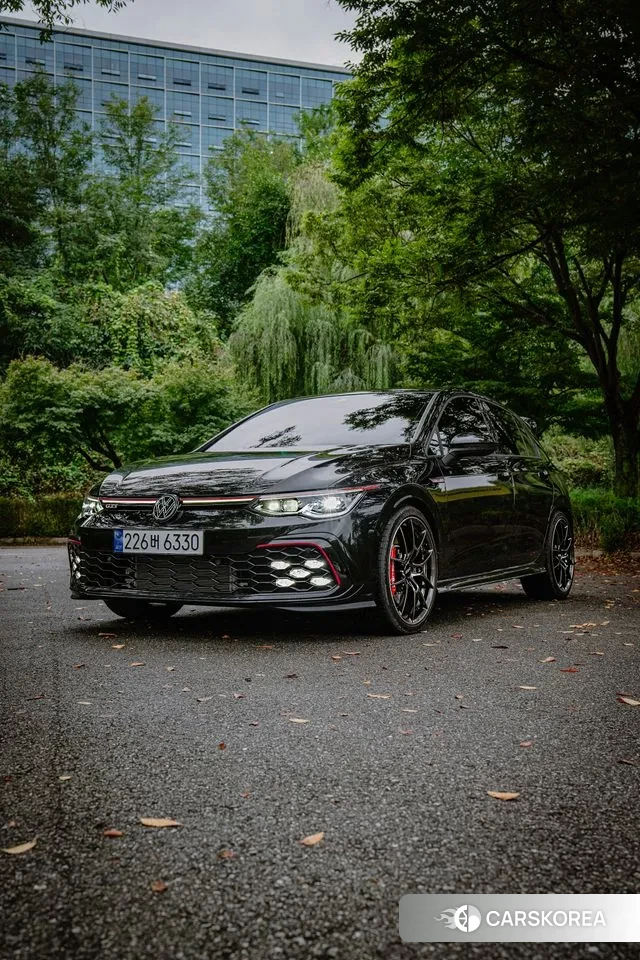 Volkswagen Golf 8th Generation 2024 Черный из Кореи, фото 3