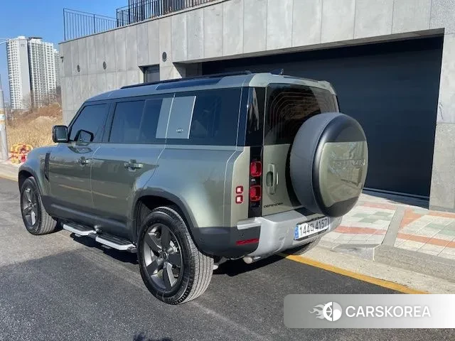 Land Rover Defender (L663) 2023 Зеленый из Кореи, фото 3
