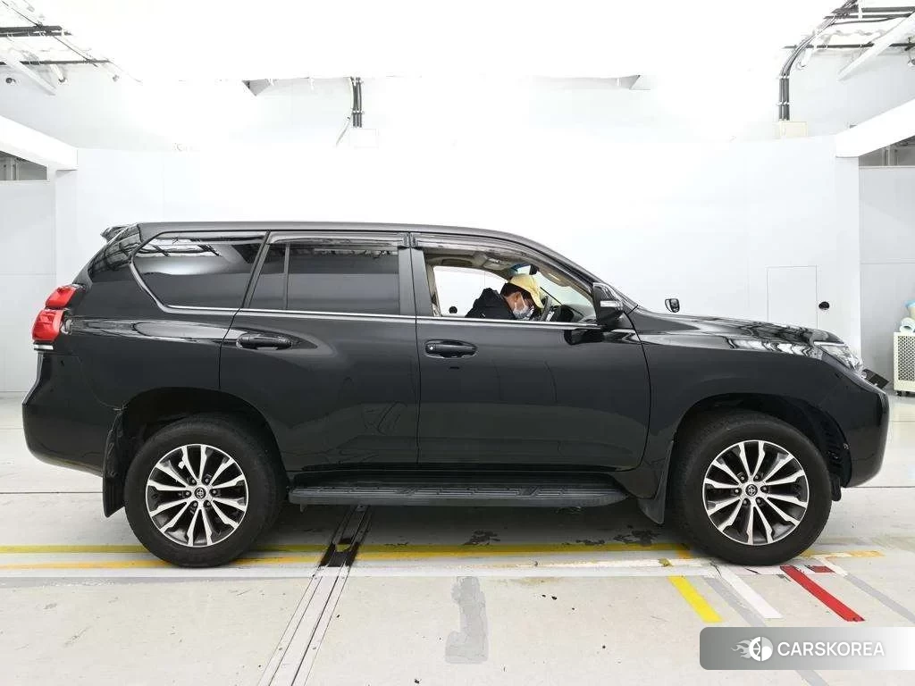 Toyota Land Cruiser Prado 2018 из Японии, фото 3