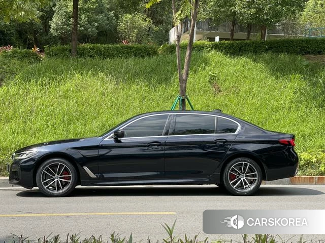 BMW 5 series 2022 Черный из Китая, фото 3