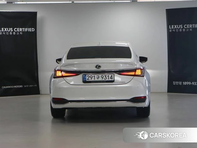 Lexus ES300h 7th generation 2025 Жемчужный цвет из Кореи, фото 6
