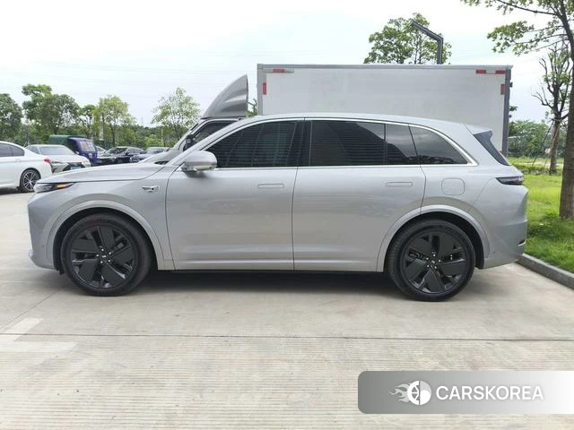Ideal car Ideal L7 2026 Серебристо-серый из Китая, фото 3