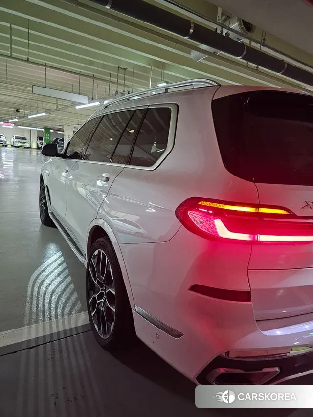 BMW X7 (G07) 2023 Белый из Кореи, фото 3