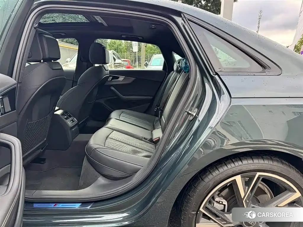 Audi A4L id 4570569 из Китая 9