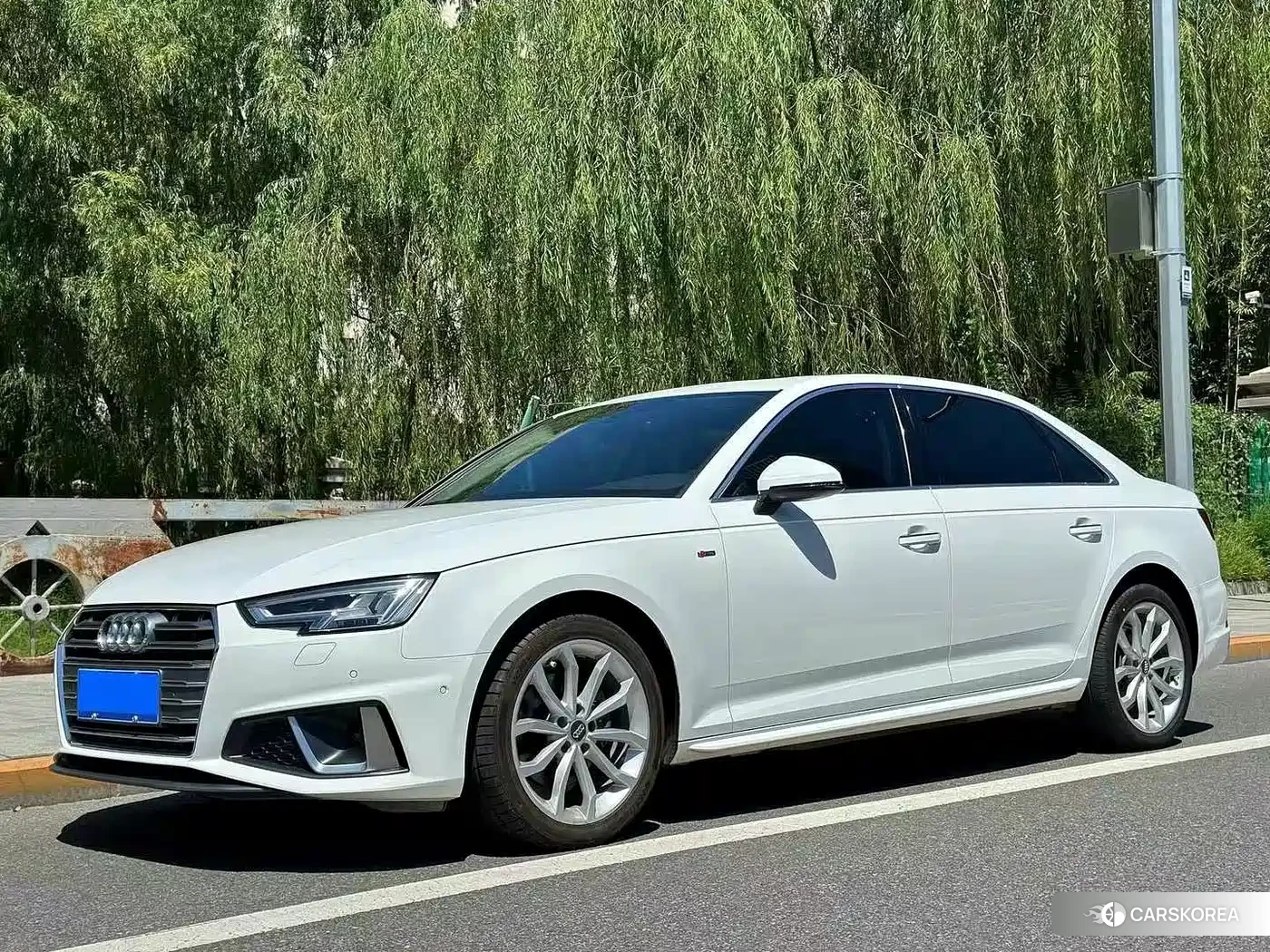 Audi A4L 2018 Белый из Китая, фото 3