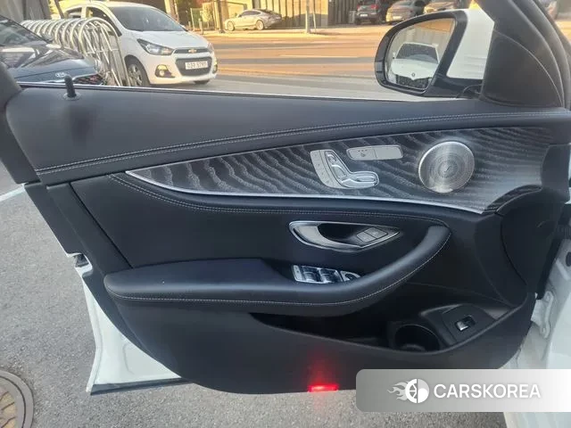 Mercedes-Benz E-Class W213 2021 Белый из Кореи, фото 5