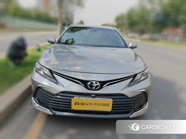 Toyota Camry 2021 Серебристо-серый из Китая, фото 3