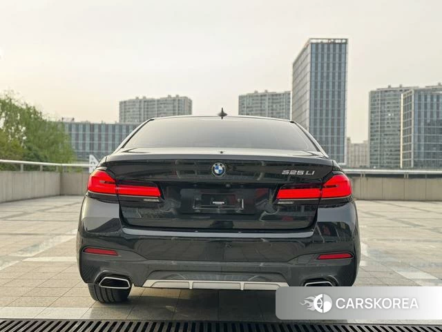BMW 5 series 2021 Черный из Китая, фото 4