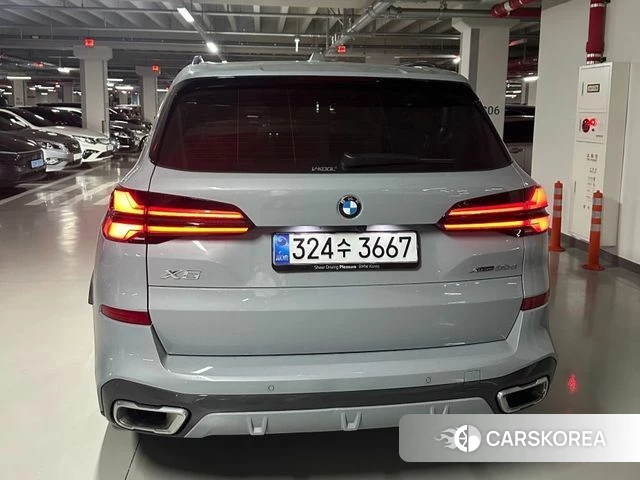 BMW X5 (G05) 2026 Светло-серебряный цвет из Кореи, фото 3