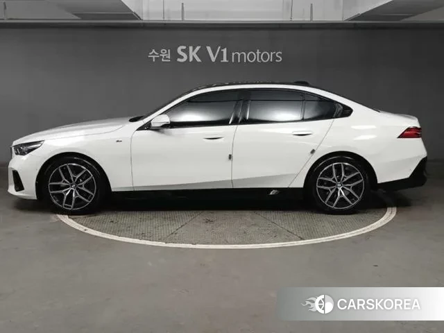 BMW 5 Series (G60) id 3425288 из Кореи 13