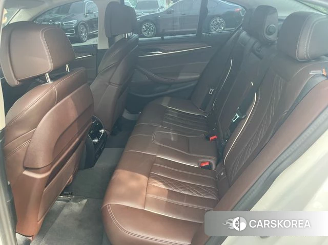 BMW 5 Series (G30) 2023 Белый из Кореи, фото 3