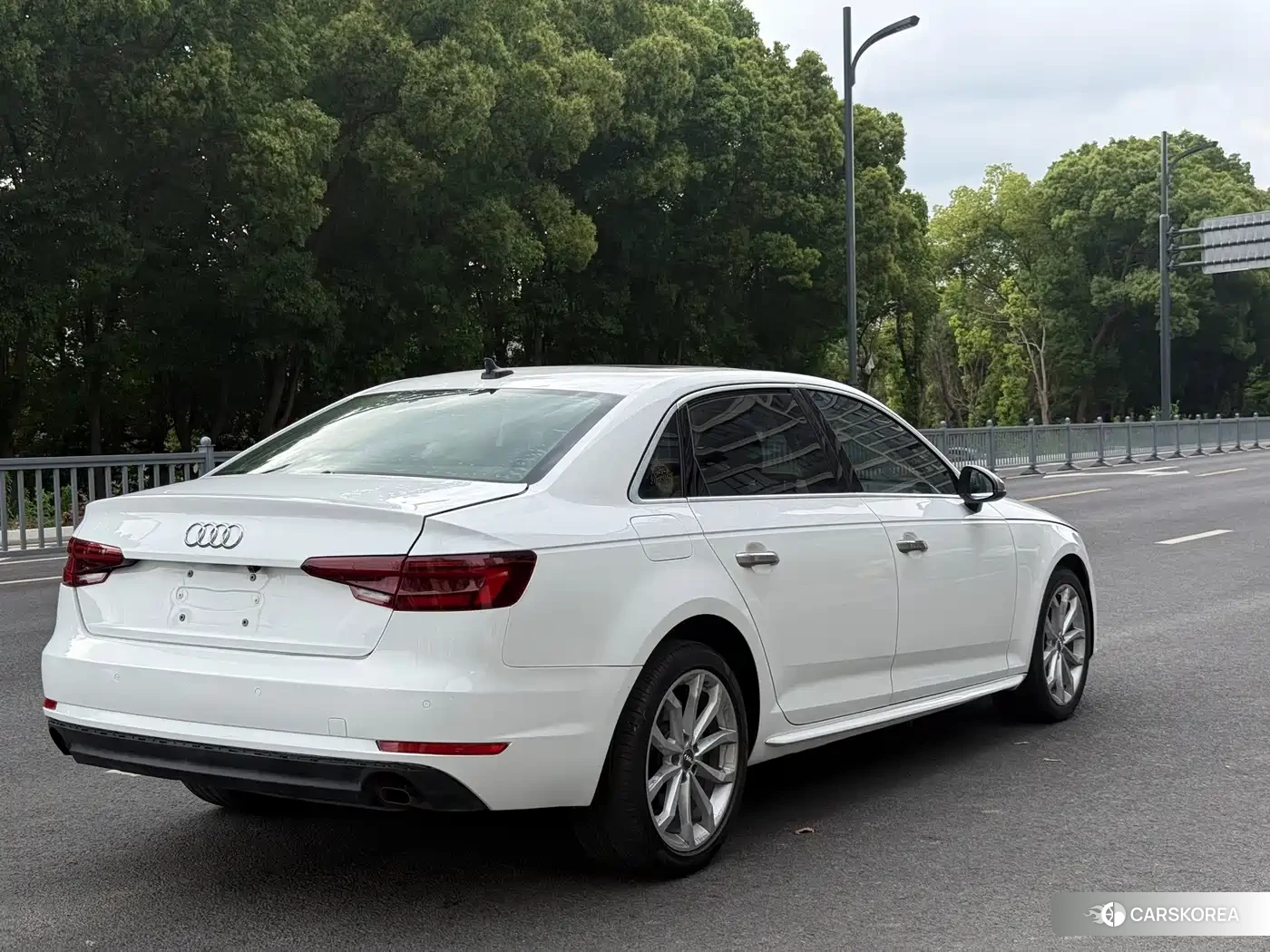 Audi A4L id 4680774 из Китая 7