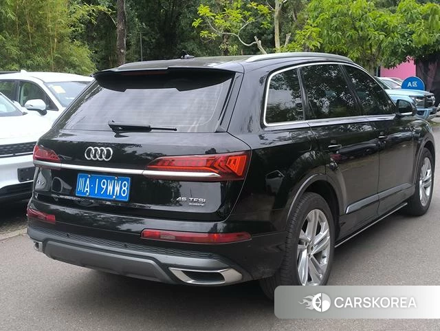 Audi Q7 2021 Черный из Китая, фото 6