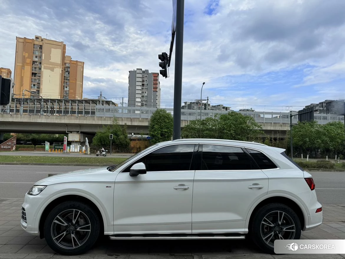 Audi Q5L id 4498709 из Китая 14