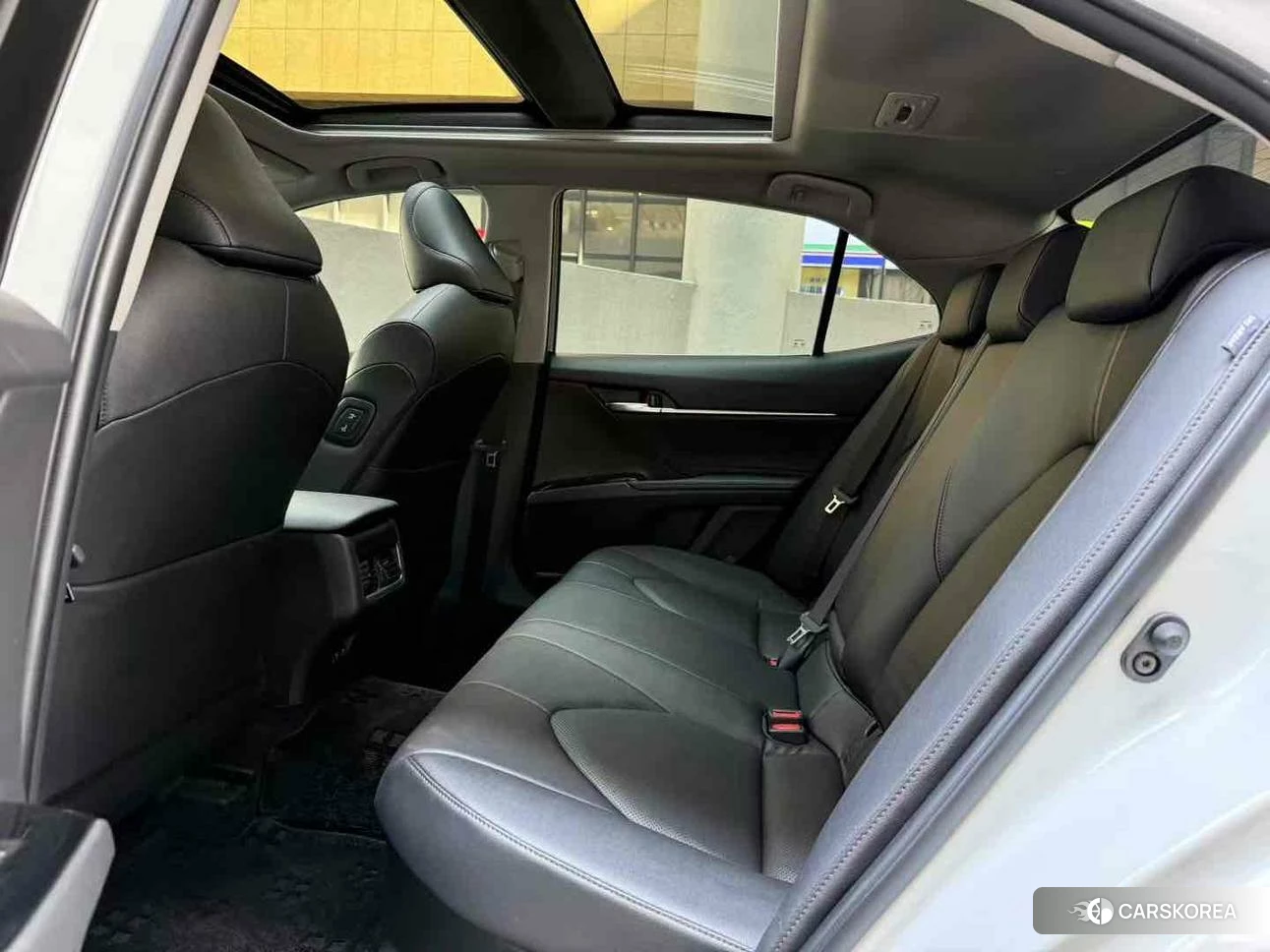 Toyota Camry 2023 Белый из Китая, фото 3