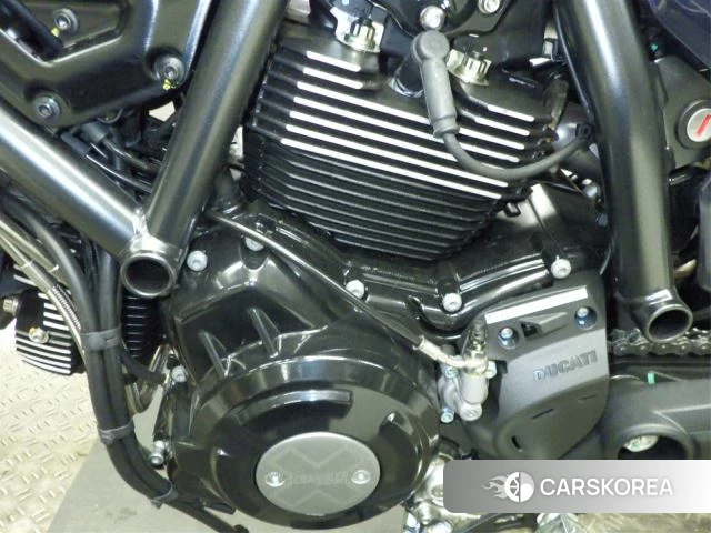 Engine photo