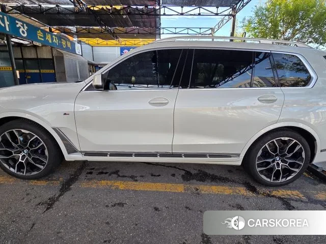 BMW X7 (G07) 2023 Белый из Кореи, фото 3