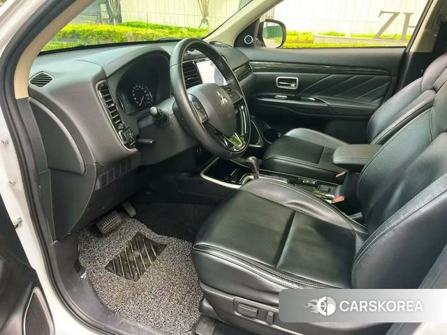 Mitsubishi  Outlander 2019 Белый из Китая, фото 3
