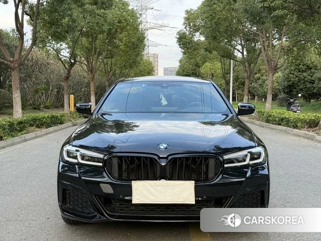 BMW 5 series 2023 Черный из Китая, фото 3