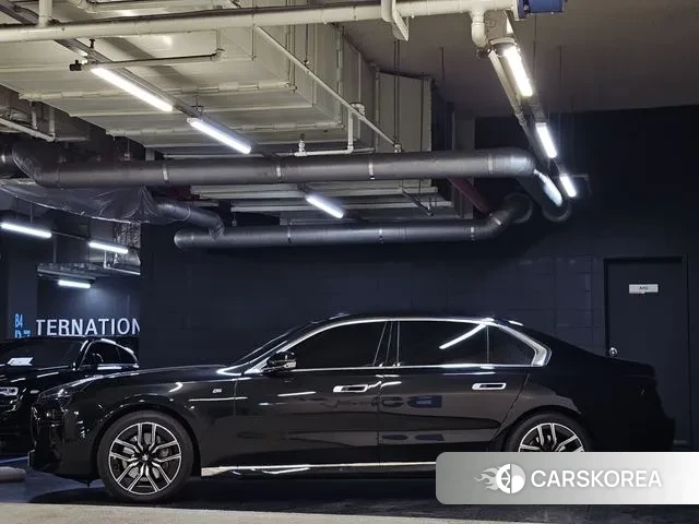 BMW 7 Series (G70) id 3659057 из Кореи 13