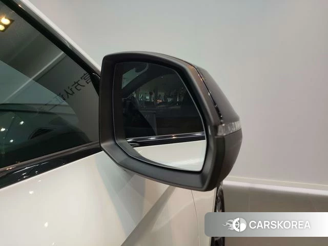 Audi Q5L id 4261431 из Китая 24