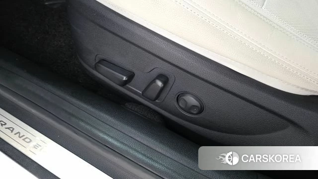 Hyundai The New Grandeur IG Hybrid id 4489268 из Кореи 24