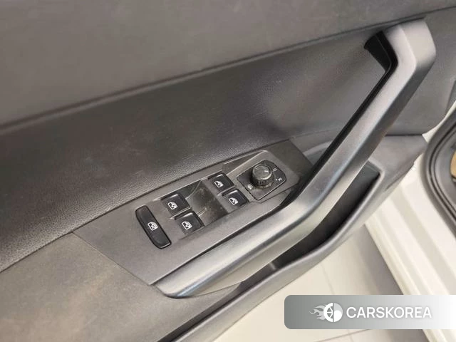 Volkswagen Polo id 4198841 из Китая 24