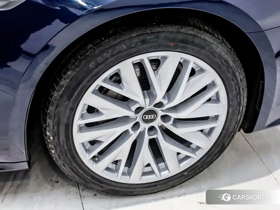 Audi A7L id 4649382 из Китая 24