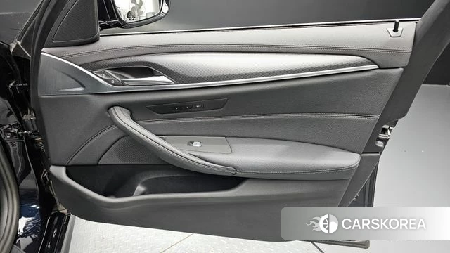 BMW 5 Series (G30) id 4591824 из Кореи 24