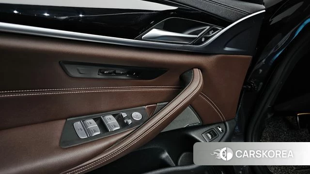 BMW 5 Series (G30) id 4930047 из Кореи 24