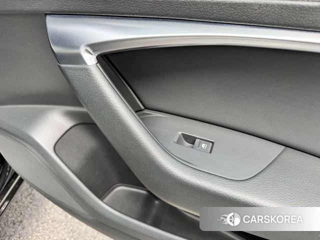 Audi A6L id 4259550 из Китая 24