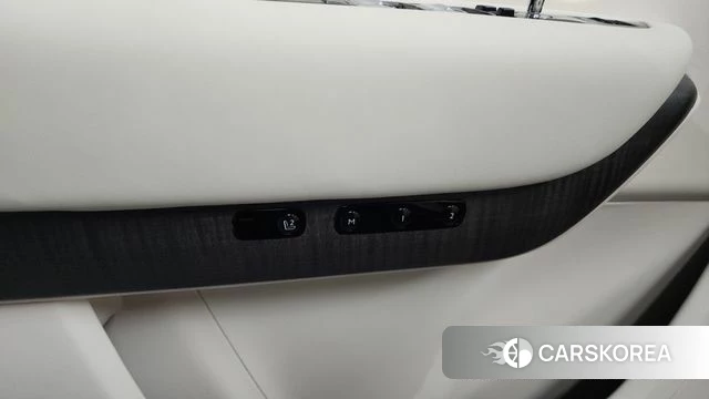 Rolls-Royce Cullinan id 4459043 из Кореи 24