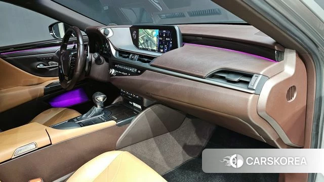 Lexus ES300h 7th generation id 4224481 из Кореи 24