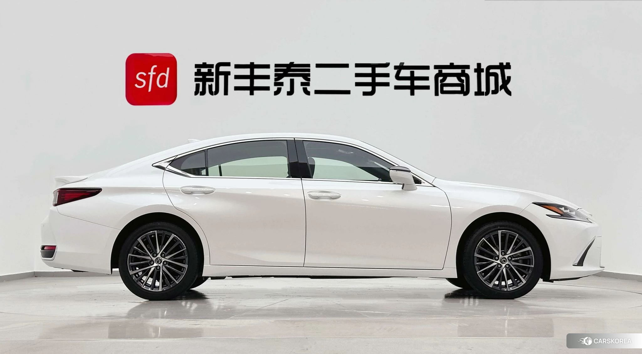 Lexus ES id 4473397 из Китая 24