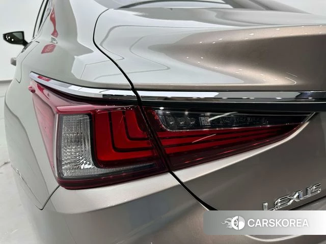 Lexus ES id 4271056 из Китая 24
