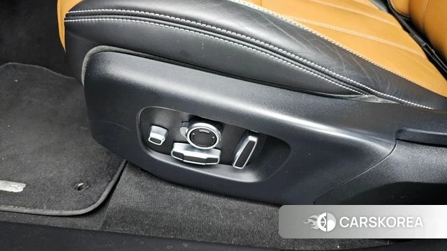 Land Rover Range Rover Velar id 4294705 из Кореи 24
