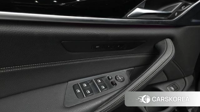 BMW 5 Series (G30) id 4490663 из Кореи 24
