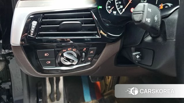 BMW 5 Series (G30) id 4595344 из Кореи 24