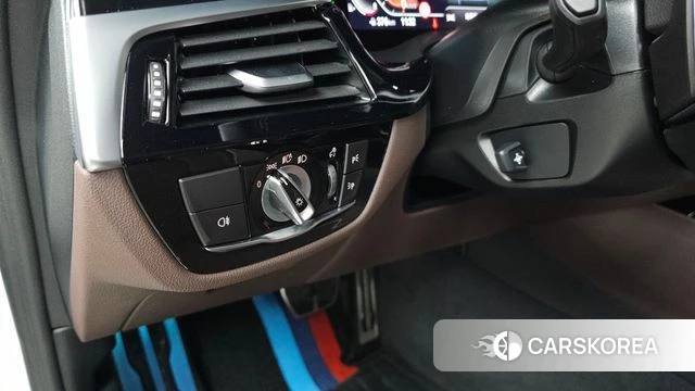 BMW 5 Series (G30) id 4292667 из Кореи 24