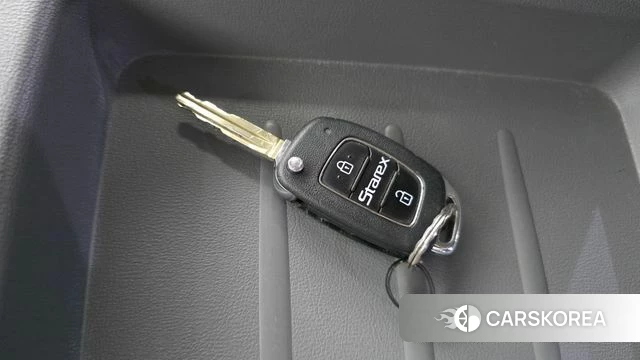 Hyundai The New Grand Starex id 4568539 из Кореи 23
