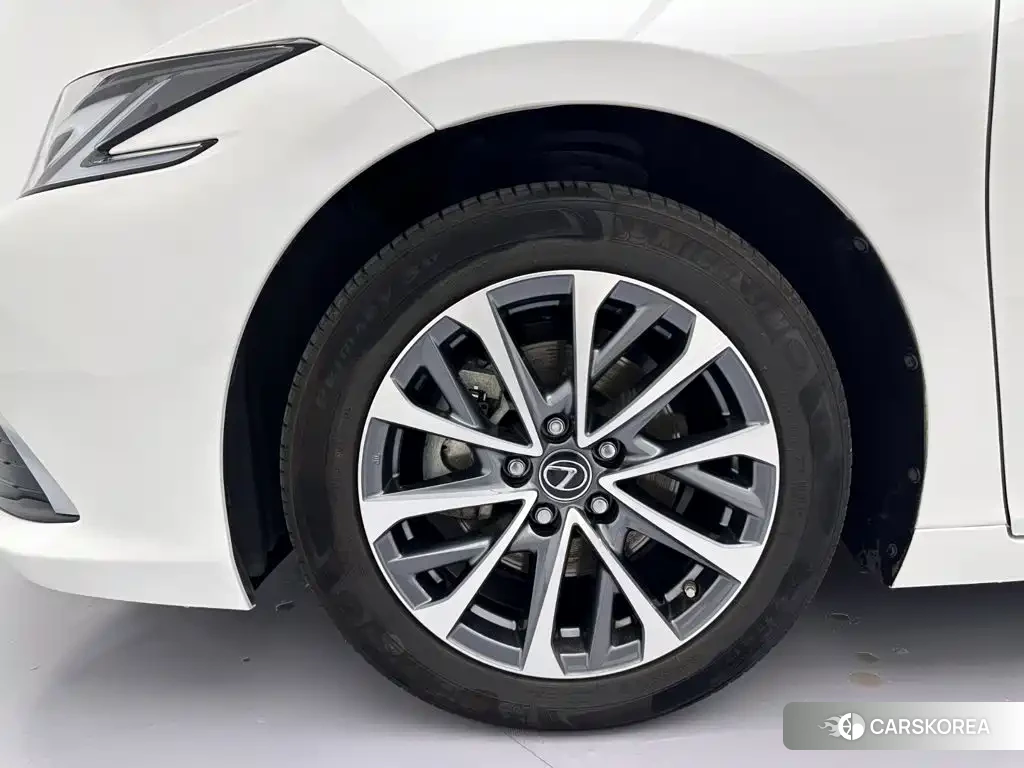 Lexus ES id 4629052 из Китая 24