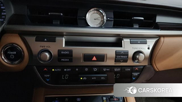 Lexus New ES300h id 4251399 из Кореи 24