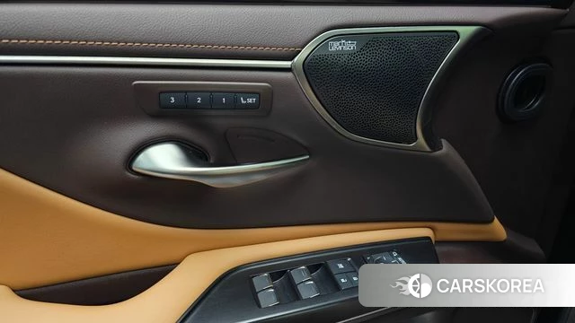Lexus ES300h 7th generation id 4423549 из Кореи 24