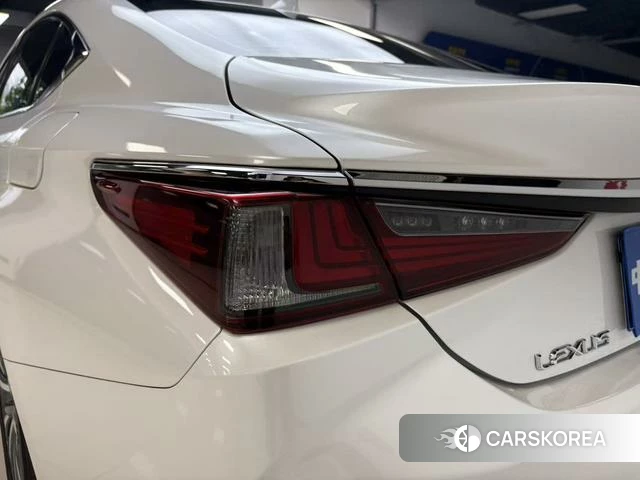 Lexus ES id 4276674 из Китая 24