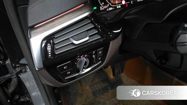 BMW 5 Series (G30) id 4356412 из Кореи 24
