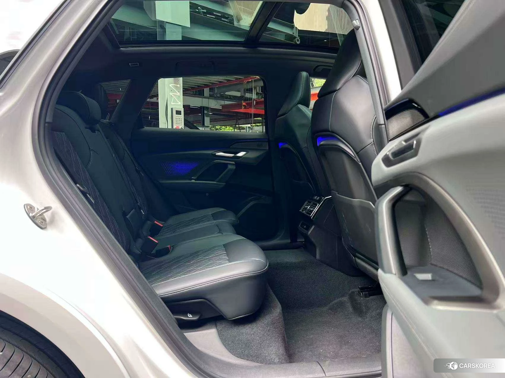 Audi Q5L id 4487443 из Китая 24